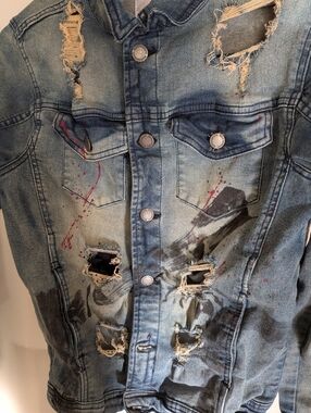 Road Narrow Distressed Light Blue Men's Denim Jacket with Artistic Paint Detail